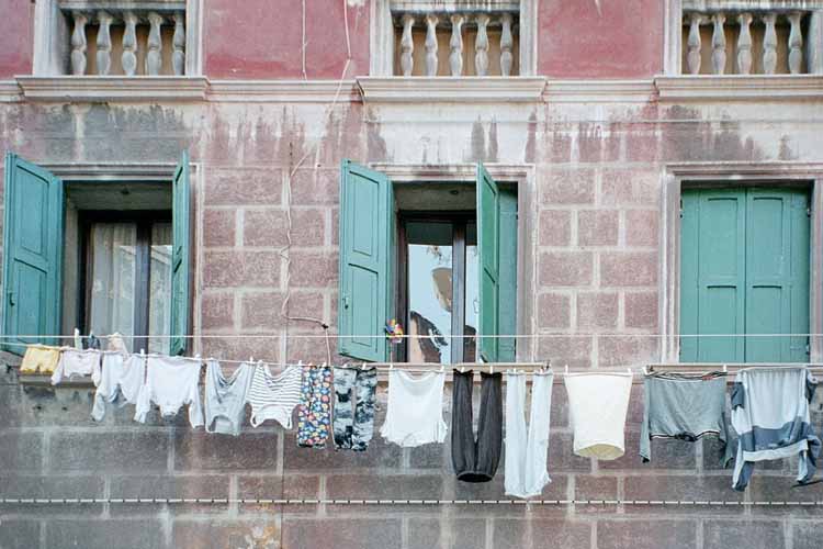Venetian Clothesline Loading, please wait (it's worth it!) ...