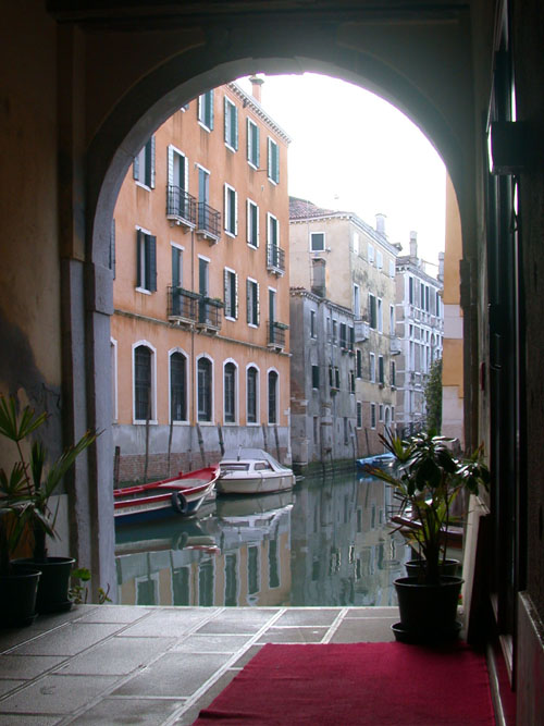 Venetian Window Loading, please wait (it's worth it!) ...